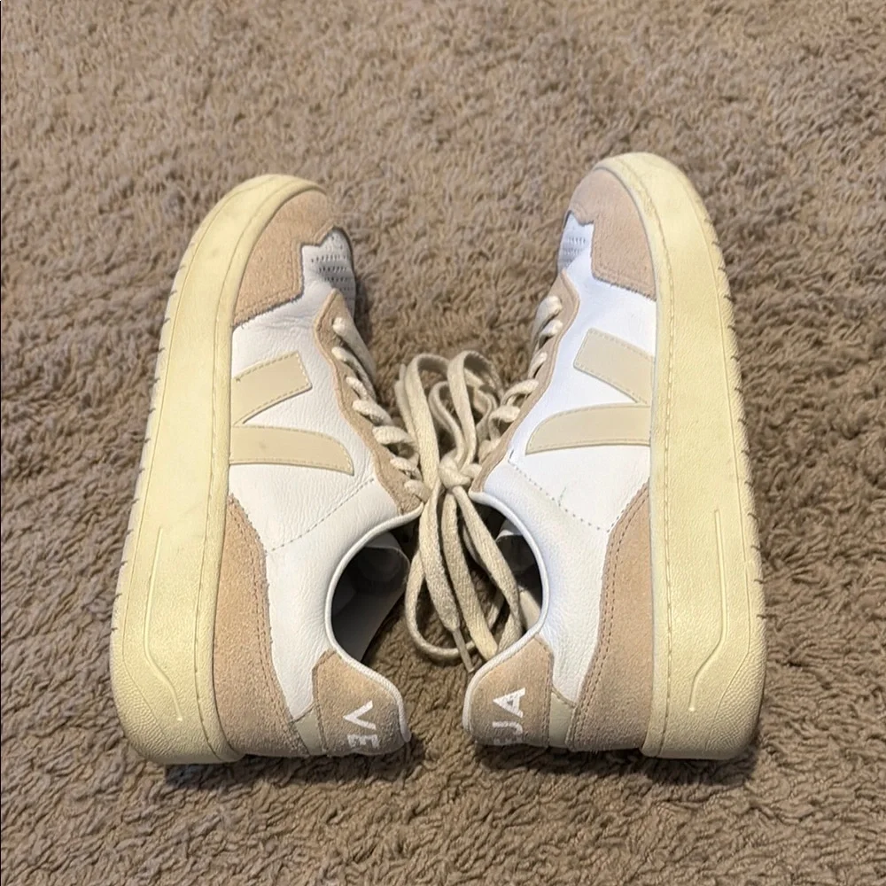 Veja Low-Cut Leather Sneakers with Perforations size 7 - Picture 6 of 6
